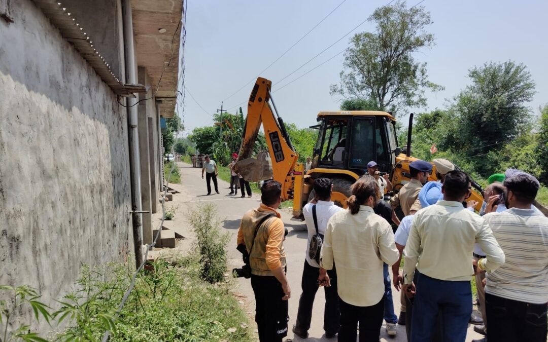 मान सरकार के राज़ में नशा तस्करों की शामत, चला ईमारतों पर पीला पंजा