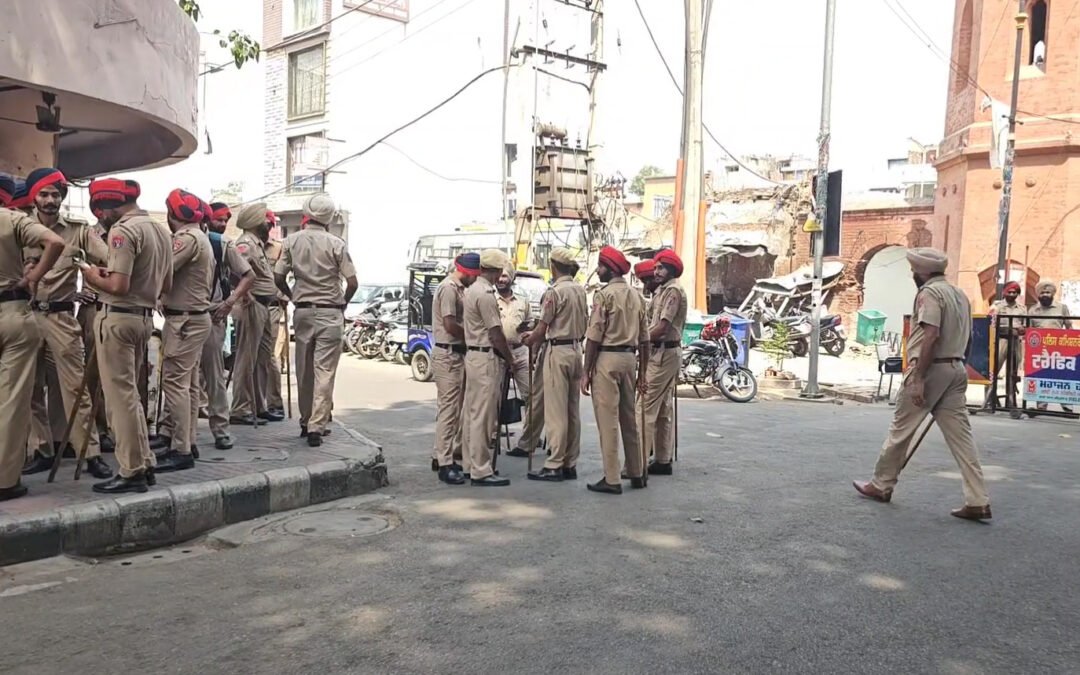 पंजाब के इसय शहर में चप्पे चप्पे पर तैनात पुलिस, बंद है शहर के कई बाज़ार