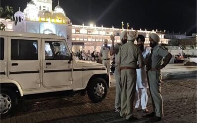 श्री दरबार साहिब के बाहर शर्मनाक हरकत, संगत में रोष