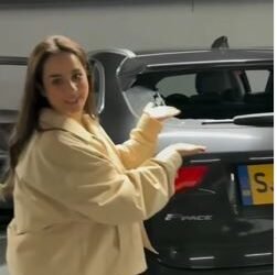 London में Sunanda Sharma के साथ हो गया यह बड़ा कांड, सोशल मीडिया पर दी ज़ानकारी