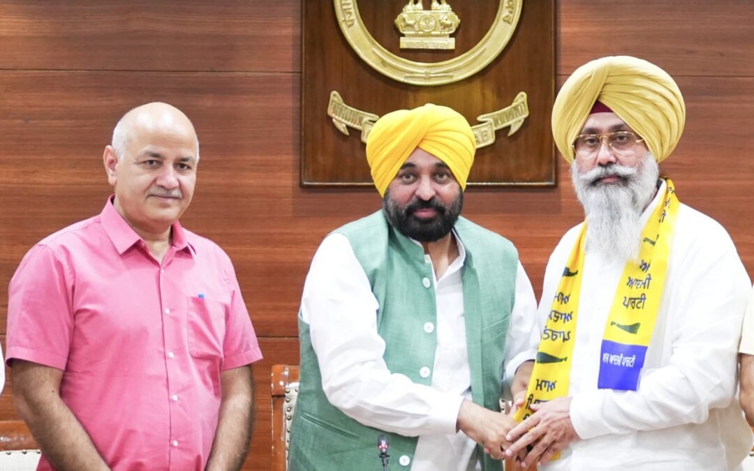 अकाली दल को बड़ा झटका: माझा के वरिष्ठ अकाली नेता हरमीत सिंह संधू साथियों समेत ‘आप’ में शामिल