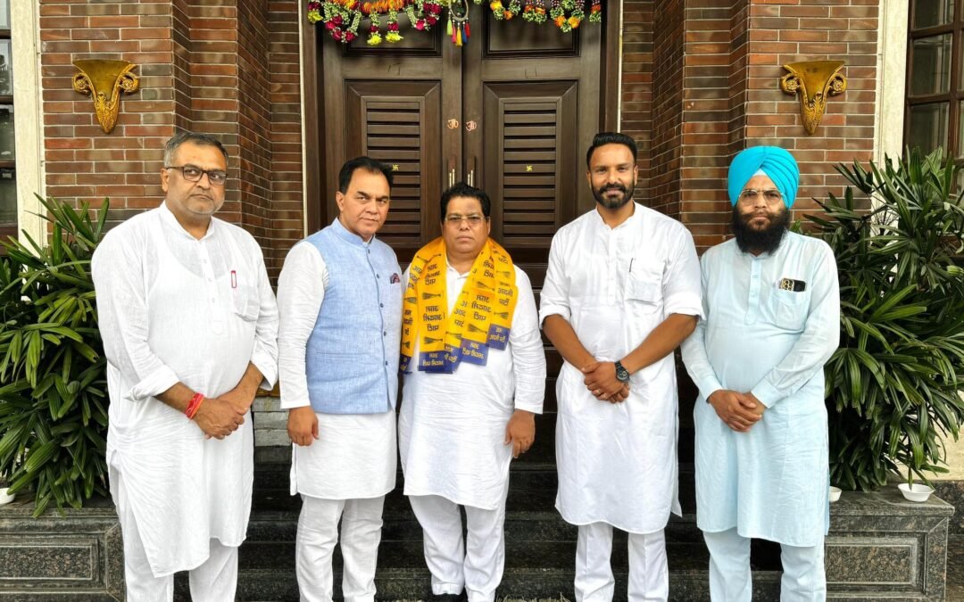 BJP के बाद Congress पर चला Harji Mann का ज़ादू, इस नेता को करवाया AAP में शामिल