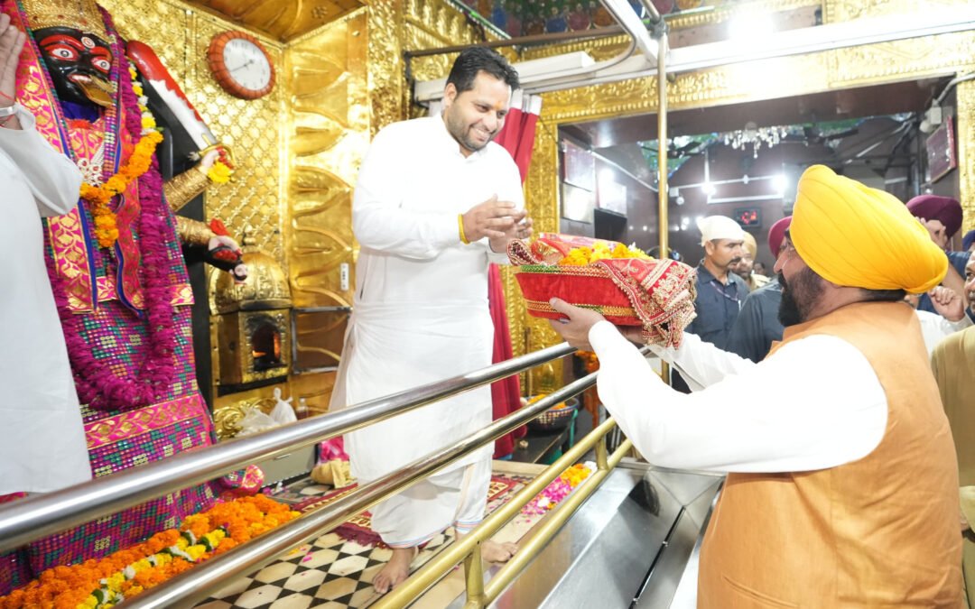 श्री काली माता मंदिर में नतमस्तक हुए मुख्यमंत्री भगवंत मान, राज्य की अमन-खुशहाली के लिए की प्रार्थना