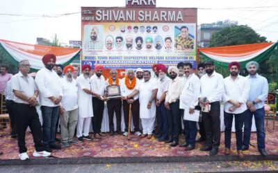 स्वतंत्रता दिवस पर माडल टाउन मार्केट में तिरंगा फहराया, शहीदों को श्रद्धांजलि