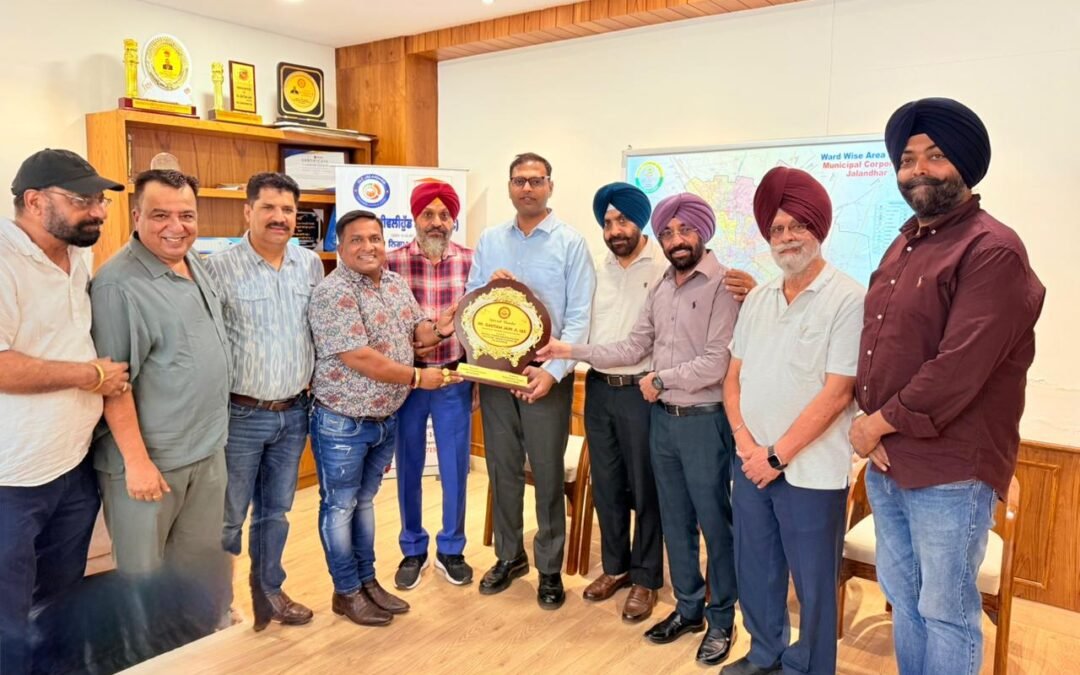 जालंधर नगर निगम कमिश्नर गौतम जैन का तबादला, माडल टाउन मार्किट एसोसिएशन ने सम्मानित किया