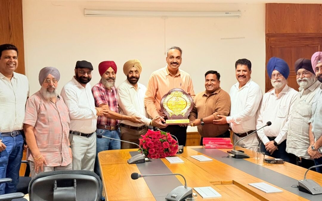 मॉडल टाउन शॉपकीपर्स वेलफेयर एसोसिएशन ने नगर निगम कमिश्नर संदीप रिशी का किया स्वागत