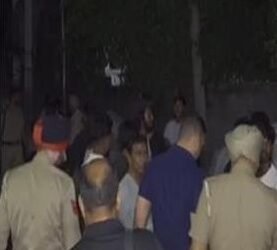 अमृतसर में पूर्व अकाली सरपंच के घर हथियारबंद लोगों का हमला, भतीजे को लगी गोली