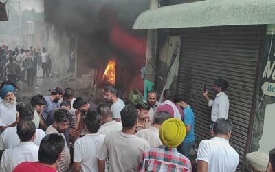दिड़बा मंडी: मेन बाजार लिंक रोड पर फिर लगी आग, गारमेंट्स गोदाम जलकर राख, दो युवक झुलसे