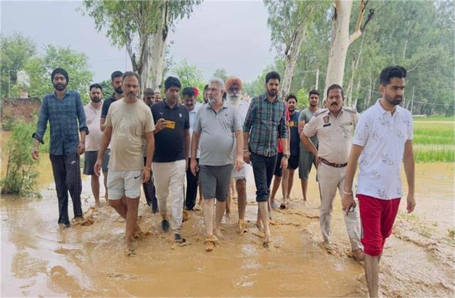 हिमाचल-जम्मू में बादल फटने से तबाही, पंजाब के कई गांव जलमग्न – मंत्री लाल चंद कटारूचक्क ने किया दौरा