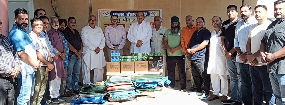 विजय सांपला के नेतृत्व में भाजपा ने फगवाड़ा में बाढ़ पीड़ितों को सौंपी राहत सामग्री