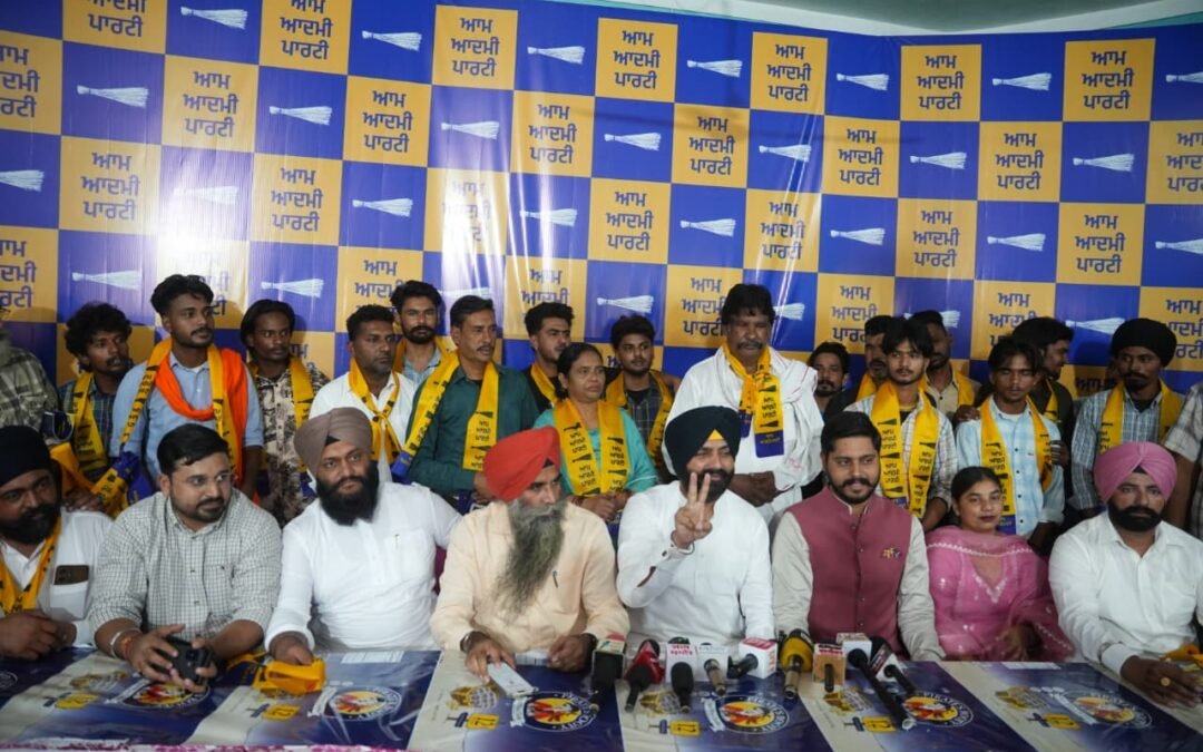 मजदूर यूनियन के अध्यक्ष दलबीर सिंह अपने साथियों सहित ‘आप’ में शामिल, अकाली दल को लगा झटका