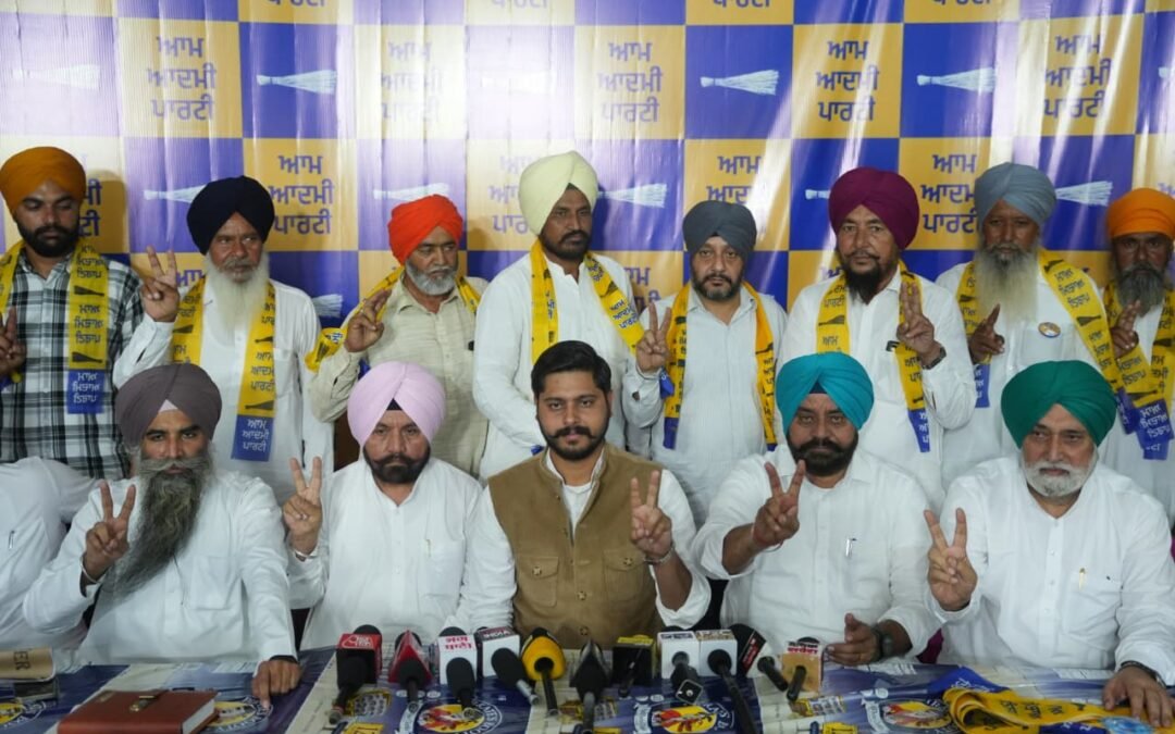 तरनतारन उपचुनाव से पहले कांग्रेस को तगड़ा झटका, सैकड़ों कार्यकर्ता ‘आप’ में हुए शामिल