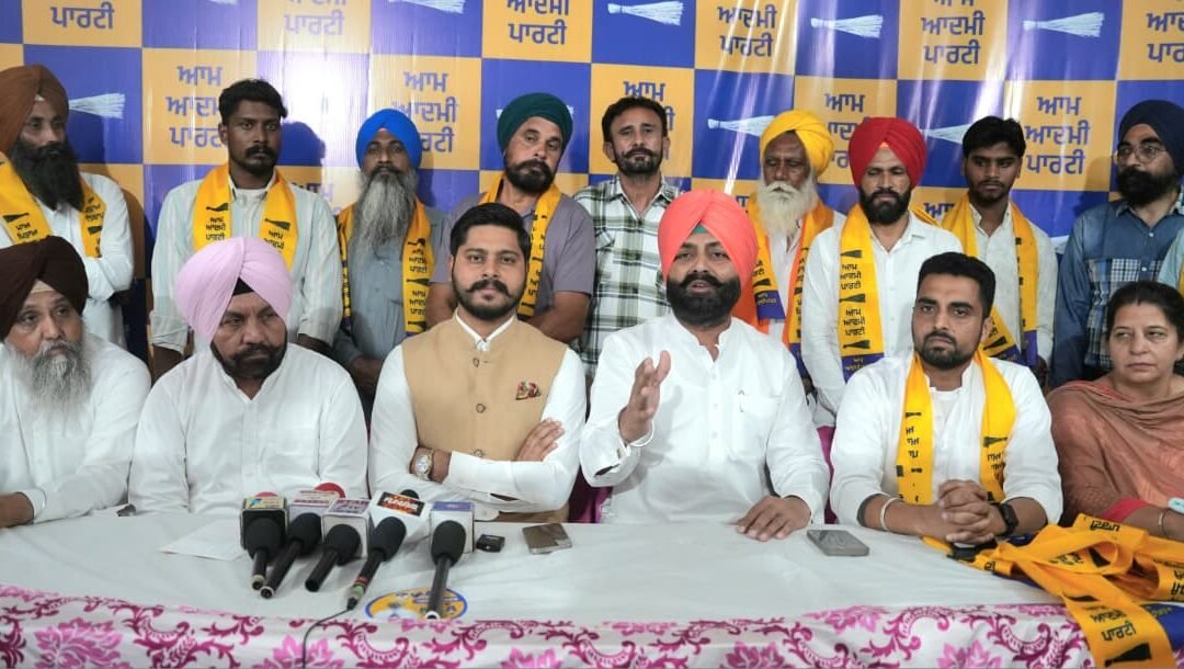 तरनतारन में अकाली दल को बड़ा झटका! मौजूदा सरपंच जश्नदीप सिंह साथियों सहित आम आदमी पार्टी में हुए शामिल
