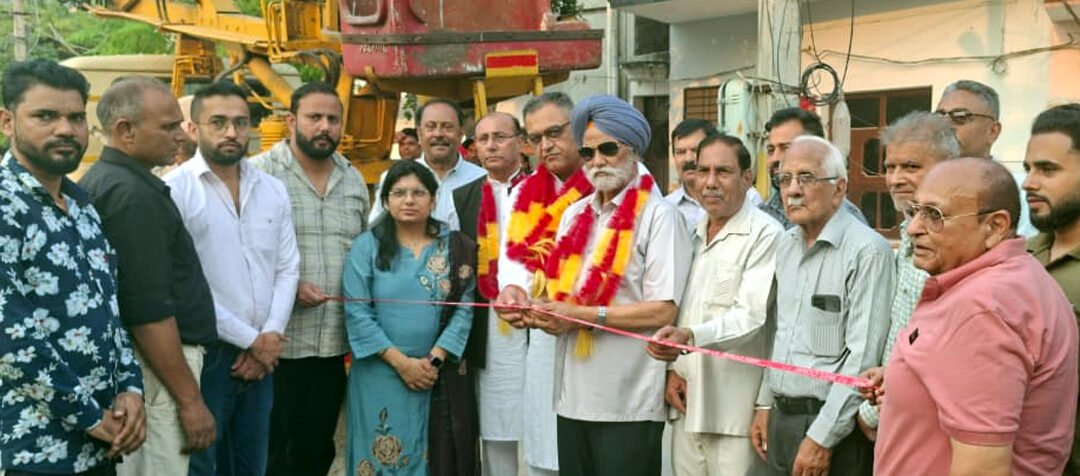 फगवाड़ा में जगमग होंगी सड़कें: जोगिन्द्र सिंह मान ने शुरू कराया 5.33 लाख की लागत से 100 नई स्ट्रीट लाइटें लगाने का काम