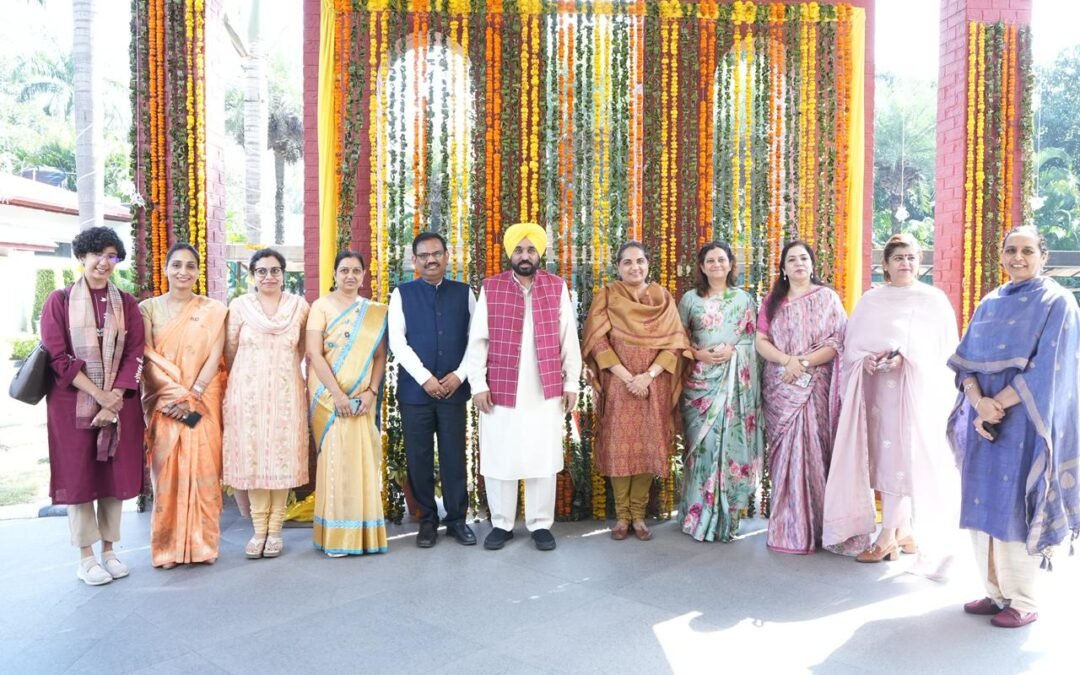 आईएएस ऑफिसर्स एसोसिएशन ने दिखाई मानवता की मिसाल, ‘मिशन चढ़दी कला’ में दिए 5 लाख रुपये