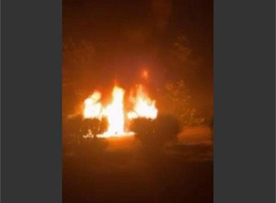 वेरका में कार में लगी आग का सच आया सामने — पेट्रोल बम नहीं, प्राकृतिक कारण से लगी थी आग; जली कार से अवैध पिस्तौल बरामद