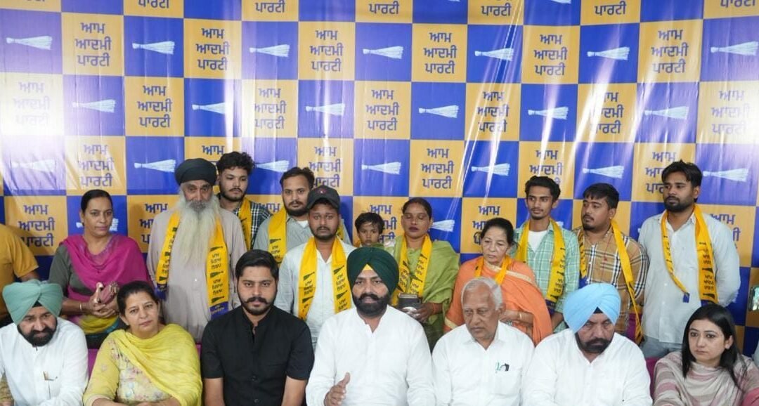 तरनतारन उपचुनाव में ‘आप’ को बड़ा बल, अकाली दल ट्रेड विंग अध्यक्ष मुख्तार संधू समेत कई नेता आम आदमी पार्टी में शामिल