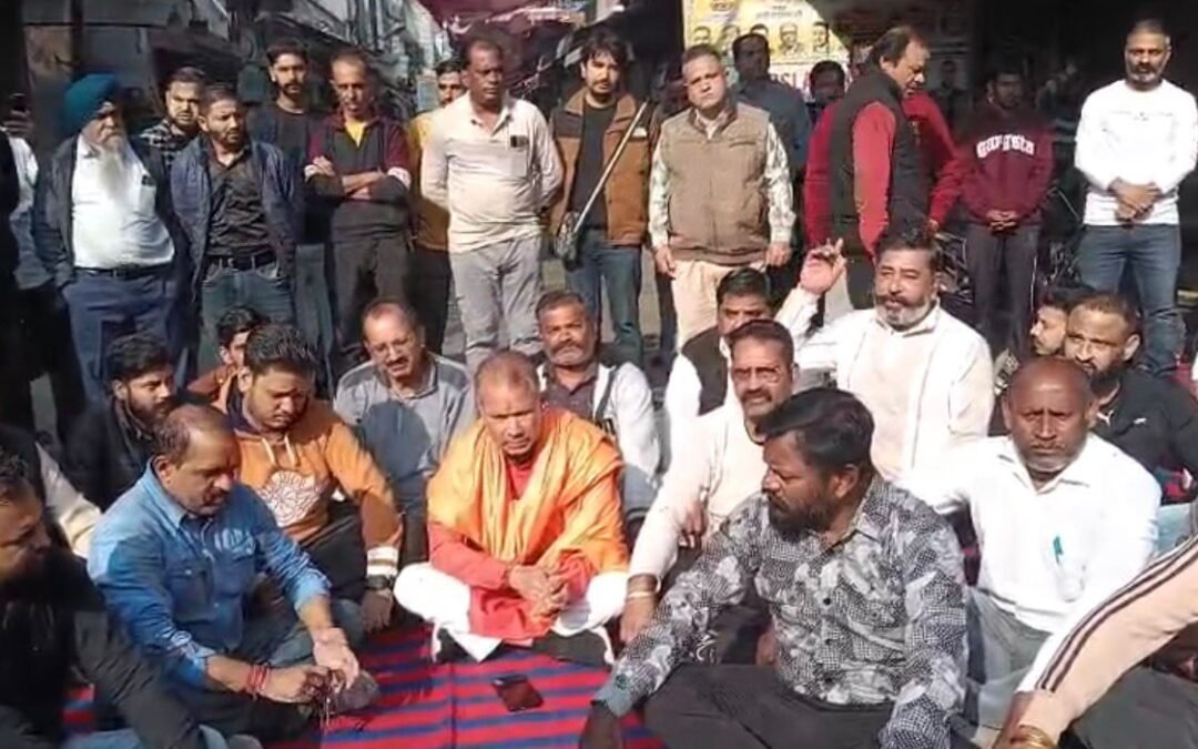 फगवाड़ा—शहर में लगा धरना समाप्त, प्रशासन को शनिवार तक की मोहलत