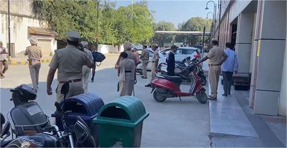दिल्ली धमाके के बाद पंजाब में अलर्ट, पठानकोट रेलवे स्टेशन पर कड़ी सुरक्षा