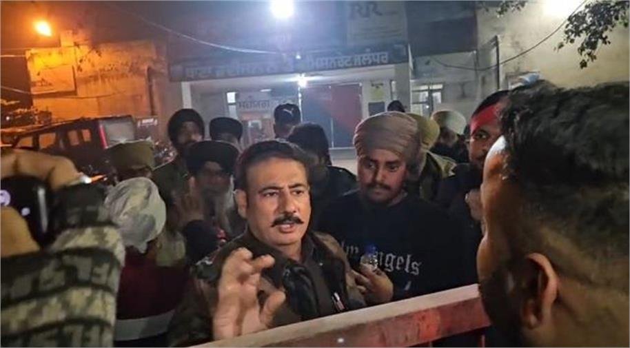 Jalandhar में नगर कीर्तन से पहले धार्मिक पोस्टर फाड़े जाने पर बवाल, थाना 3 का घेराव