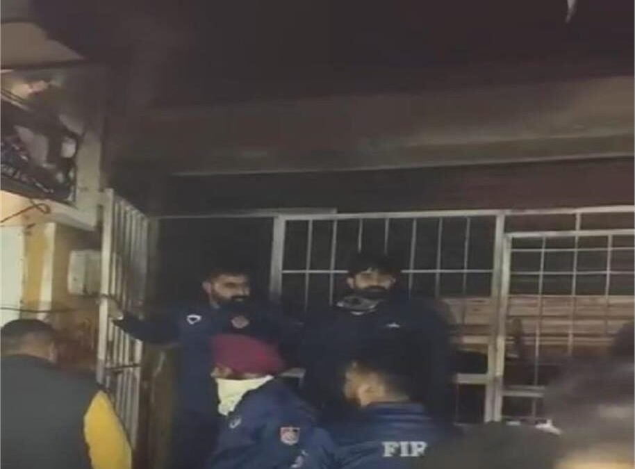 जालंधर: प्रताप बाग के पास शराब के ठेके में भीषण आग, शॉर्ट सर्किट से हादसे की आशंका