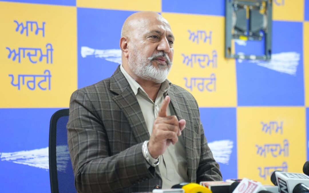 एसजीपीसी पर आरोपों की बौछार, बलतेज पन्नू ने उठाए गंभीर सवाल