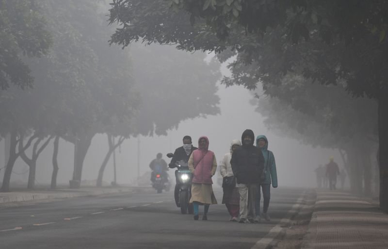 लुधियाना में घना कोहरा खतरनाक स्तर पर, विजिबिलिटी शून्य; रेड अलर्ट जारी