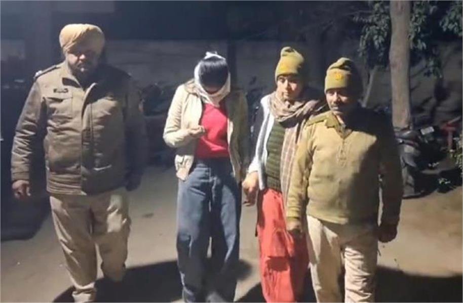 सोशल मीडिया पर हथियारों की नुमाइश पर पुलिस सख्त, युवती गिरफ्तार