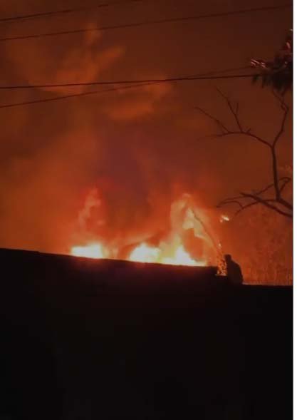 होशियारपुर के भवानी नगर में लगी भीषण आग, रोज़िन फैक्ट्री जलकर खाक