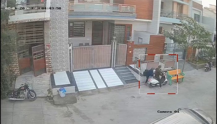 15 दिन पहले रखी थी नेपाली नौकरानी, ख़ाने में मिला कर गई कांड