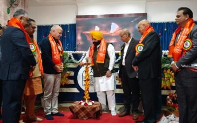 वैदिक शिक्षा से संवर सकता है बच्चों का भविष्य: हरजोत सिंह बैंस, मनीष सिसोदिया का शिक्षा पर जोर