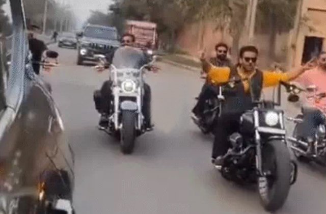 मनकीरत औलख बिना हेलमेट बाइक चलाने पर विवाद में