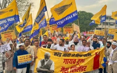 गैस सिलेंडर की कीमतों और सप्लाई को लेकर चंडीगढ़ में AAP का प्रदर्शन, केंद्र सरकार पर साधा निशाना