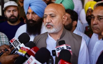 लुधियाना में घायल नशा विरोधी कार्यकर्ता से मिले बलतेज पन्नू, बोले– नशा तस्कर पंजाब छोड़ दें या कार्रवाई झेलें