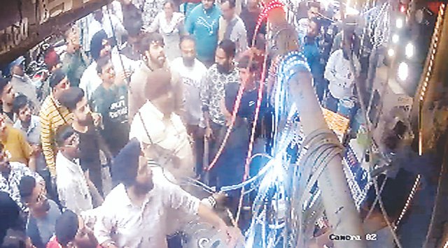 लुधियाना में टिक्की रेहड़ी विवाद बना हिंसक, दो मार्केटों के दुकानदारों में झड़प, 4 घायल
