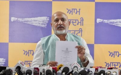 बेअदबी विरोधी कानून पर सियासी घमासान, सुखबीर बादल की चुप्पी पर AAP का बड़ा सवाल