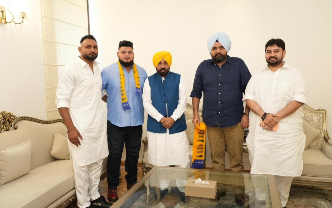 रुस्तम-ए-हिंद पहलवान प्रीतपाल सिंह ‘आप’ में शामिल, दोआबा में बढ़ी सियासी ताकत