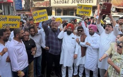 लुधियाना में AAP का प्रदर्शन: गैस सिलेंडर कीमतों में बढ़ोतरी के खिलाफ घंटाघर पर विरोध