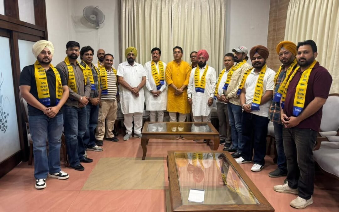 कांग्रेस को बड़ा झटका: पूर्व राष्ट्रीय ट्रेड यूनियन महासचिव कुंवर उदय सिंह राठौर ‘आप’ में शामिल