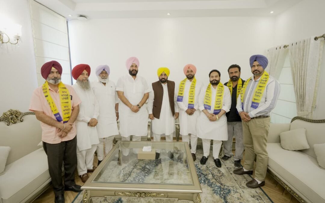 मजीठा में कांग्रेस को बड़ा झटका, कई वरिष्ठ नेता ‘आप’ में शामिल; CM मान ने कराया ज्वाइन