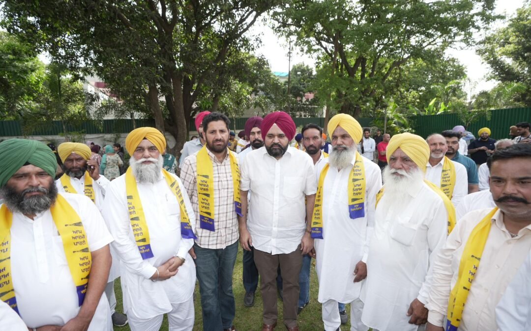 बेअदबी विरोधी सख्त कानून का असर, अकाली दल और कांग्रेस के सैकड़ों नेता ‘आप’ में शामिल