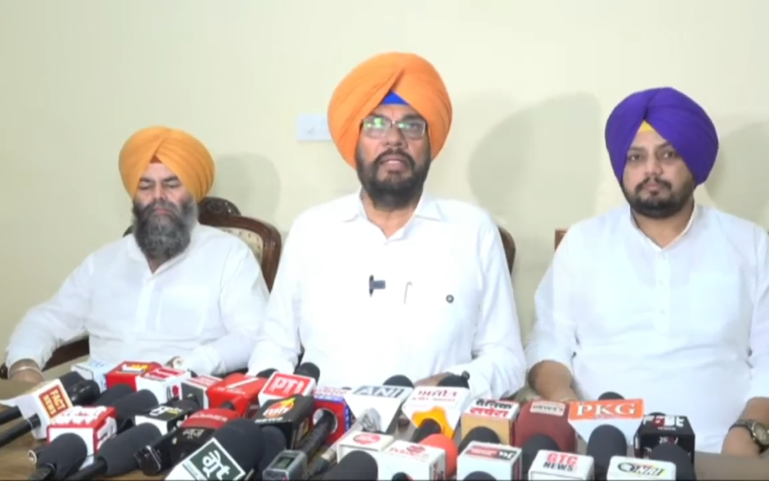 भाजपा नेता के बेटे के पास AK-47 समेत हथियारों का जखीरा मिलने पर गरमाई सियासत