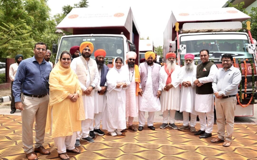 CM भगवंत मान ने 50 डॉक्यूमेंट्री वैन रवाना कीं, 13 हजार गांवों तक पहुंचेगा श्री गुरु रविदास महाराज़ का संदेश