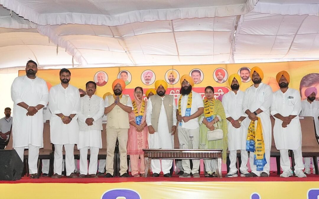 अकाली दल को बड़ा झटका, पूर्व विधायक वरिंदर कौर लुंबा AAP में शामिल